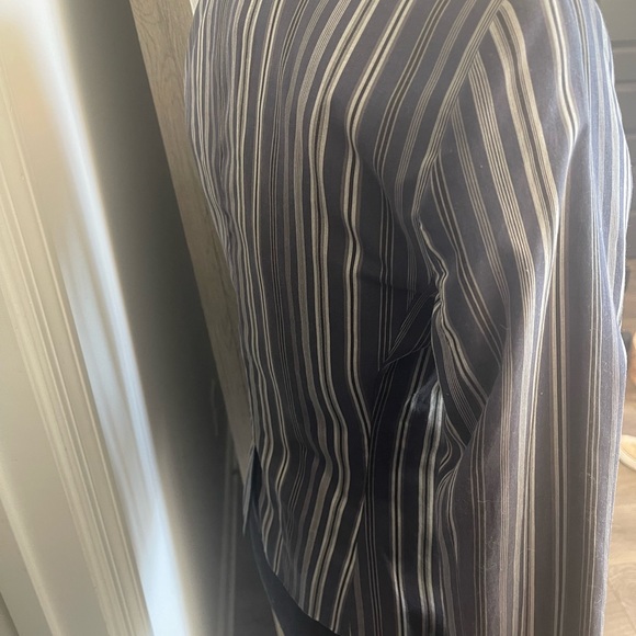 Stunning! Calvin Klein fitted grey/silver stripe blazer. Size 4 - Picture 3 of 4